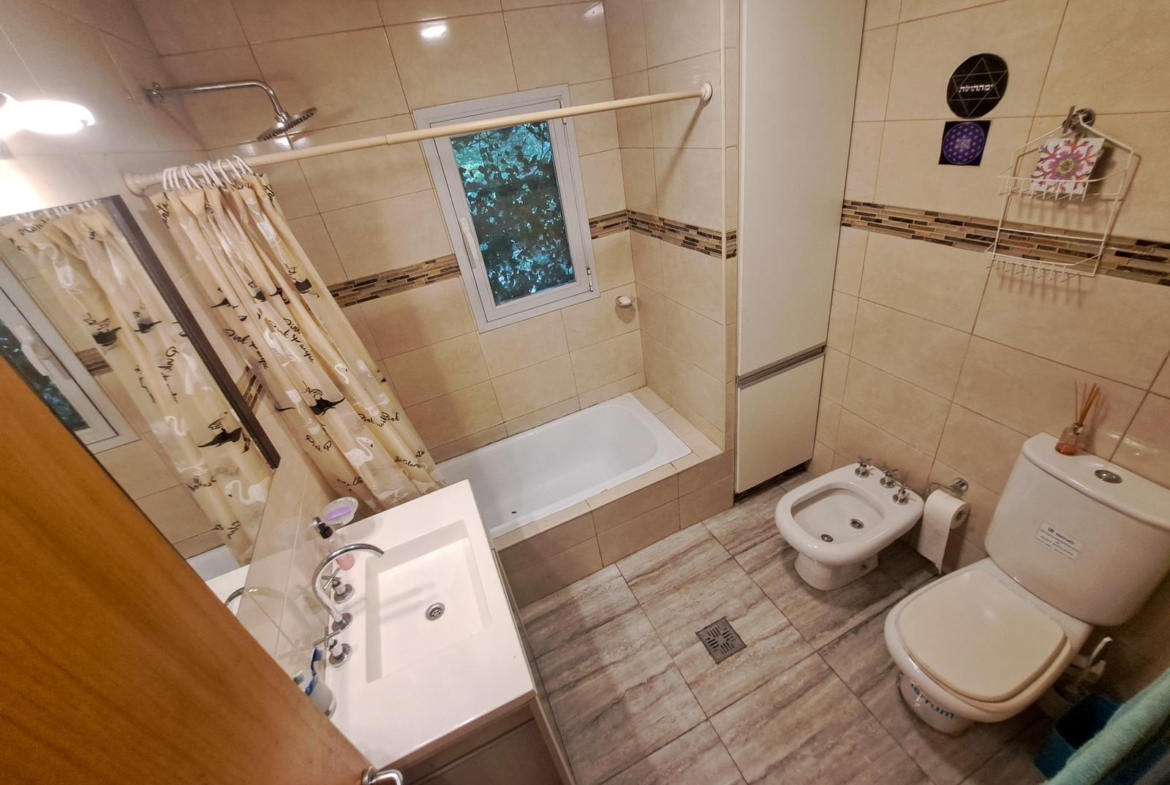 Casa en venta + depto a una cuadra Hospital Privado!