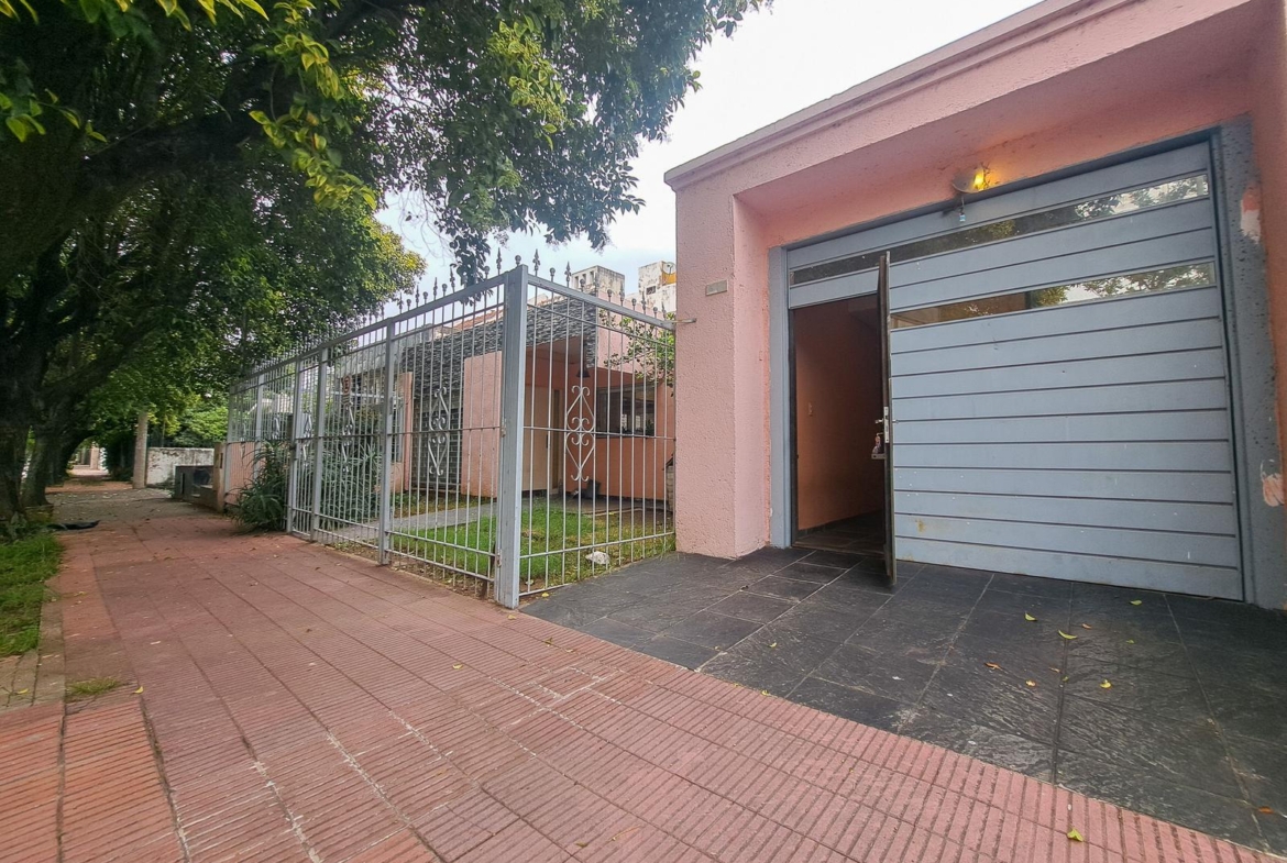 Casa en venta + depto a una cuadra Hospital Privado!