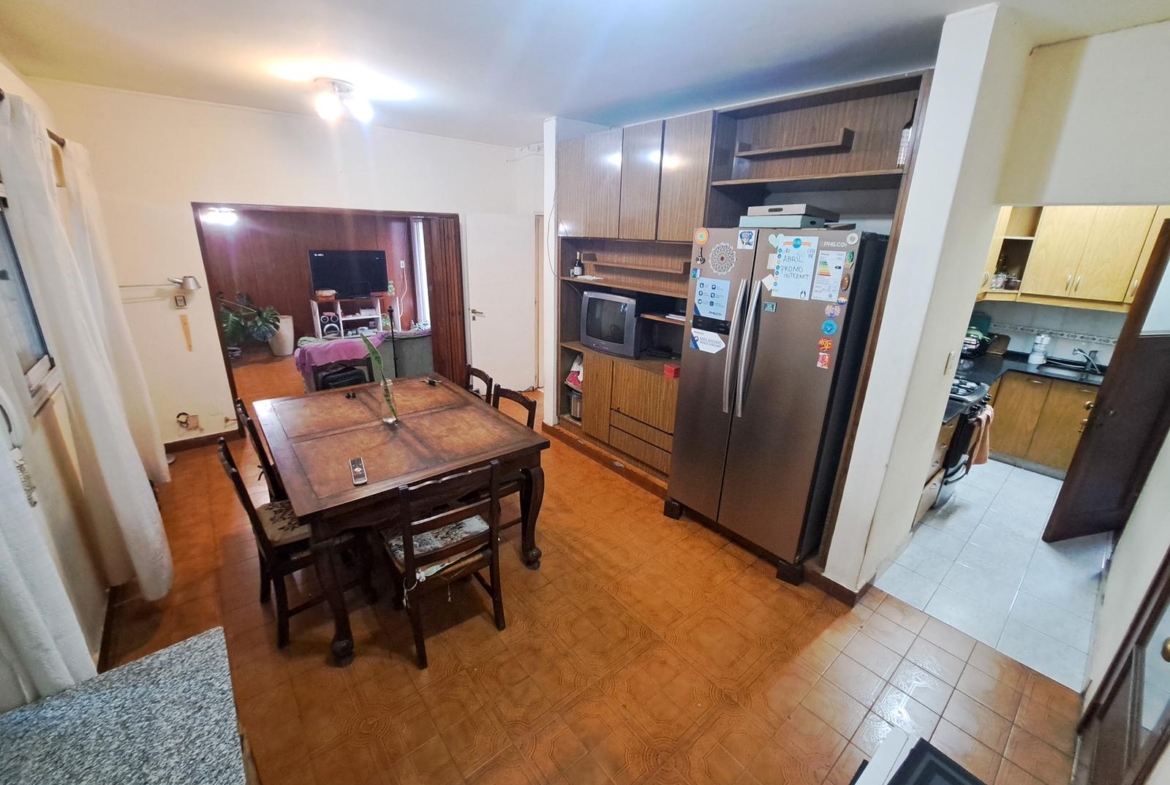 Casa en venta + depto a una cuadra Hospital Privado!