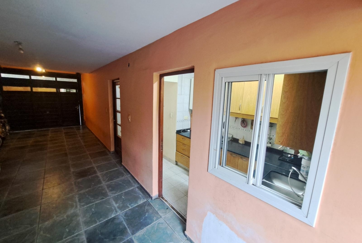 Casa en venta + depto a una cuadra Hospital Privado!