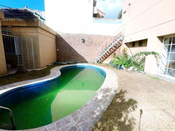 Casa en venta + depto a una cuadra Hospital Privado!