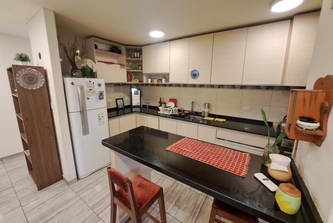 Casa en venta + depto a una cuadra Hospital Privado!
